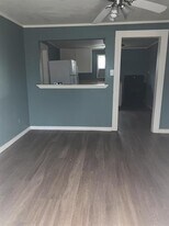 518 Laredo St in Lockhart, TX - Building Photo