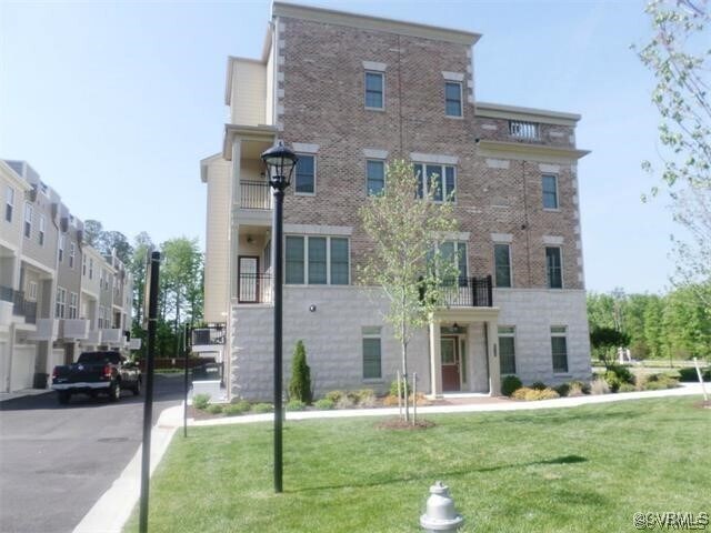 3910 Village Commons Walk in Glen Allen, VA - Foto de edificio