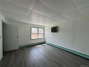 20 John St, Unit 2 in Middletown, NY - Foto de edificio - Building Photo