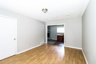 5352 Patrick Henry Dr in Memphis, TN - Foto de edificio - Building Photo