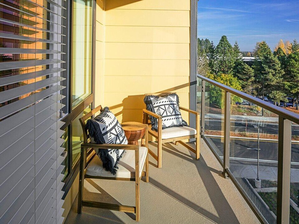 1075 SW 160th Ave in Beaverton, OR - Building Photo