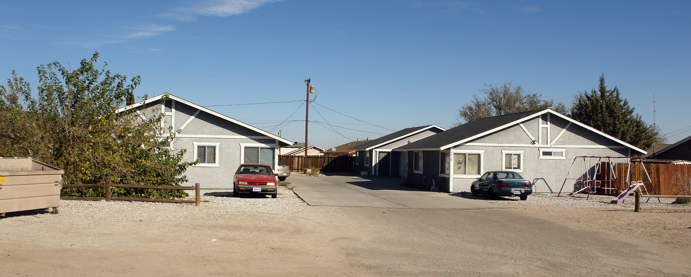 A in Hesperia, CA - Foto de edificio