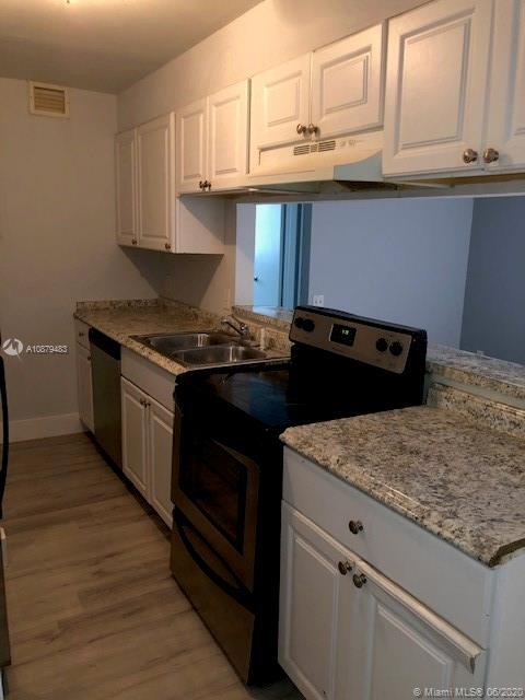 4529 Treehouse Ln-Unit -D in Tamarac, FL - Building Photo