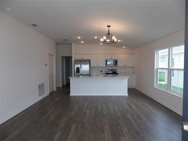 2224 Central Pkwy in Okahumpka, FL - Building Photo - Building Photo