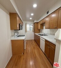 433 S Manhattan Pl in Los Angeles, CA - Building Photo - Building Photo