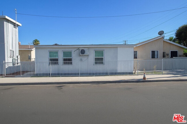 356 W 90th St in Los Angeles, CA - Building Photo - Building Photo