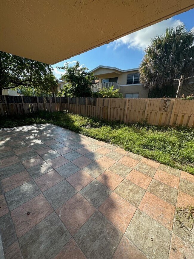 4174 NW 79th Ave in Doral, FL - Building Photo - Building Photo