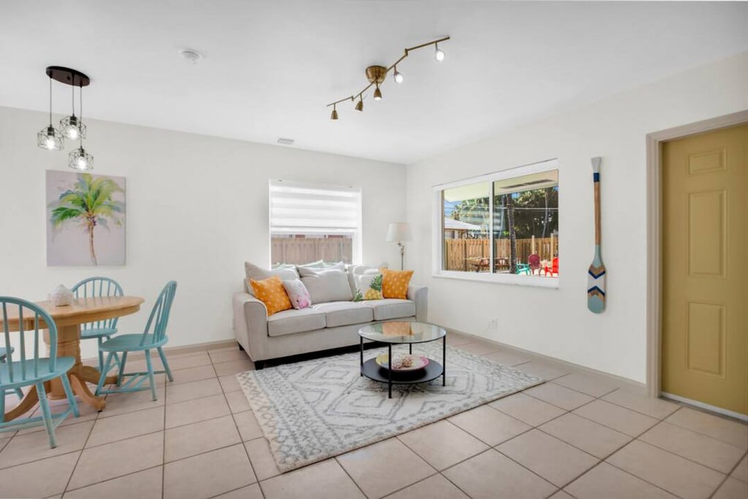 1840 SW 24th St in Fort Lauderdale, FL - Building Photo