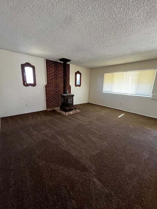 5800 Midas St in Bakersfield, CA - Building Photo