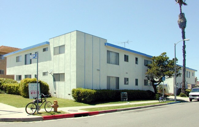 The Wade Apartments in Los Angeles, CA - Building Photo - Building Photo