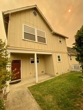 136 Pine Street in Santa Cruz, CA - Building Photo - Building Photo