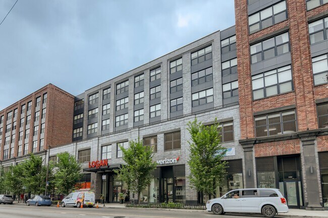 2475 N Milwaukee Ave in Chicago, IL - Building Photo - Building Photo