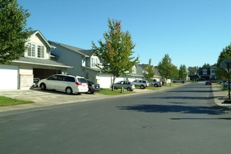 Townhomes at Mountain View - Valley Avenue in Sumner, WA - Building Photo - Building Photo