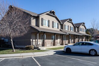 Oakwood Apartments in Roy, UT - Building Photo - Building Photo