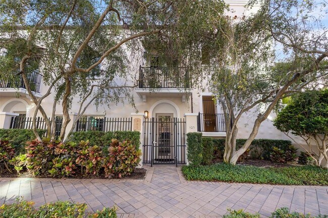 300 Beach Dr NE in St. Petersburg, FL - Building Photo - Building Photo