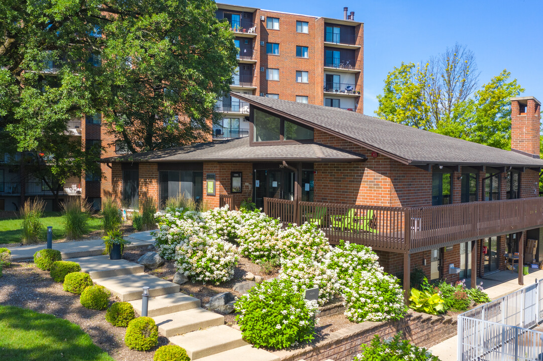 Views of Naperville in Naperville, IL - Building Photo