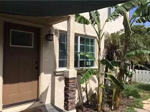 3680 Voltaire St in San Diego, CA - Foto de edificio - Building Photo