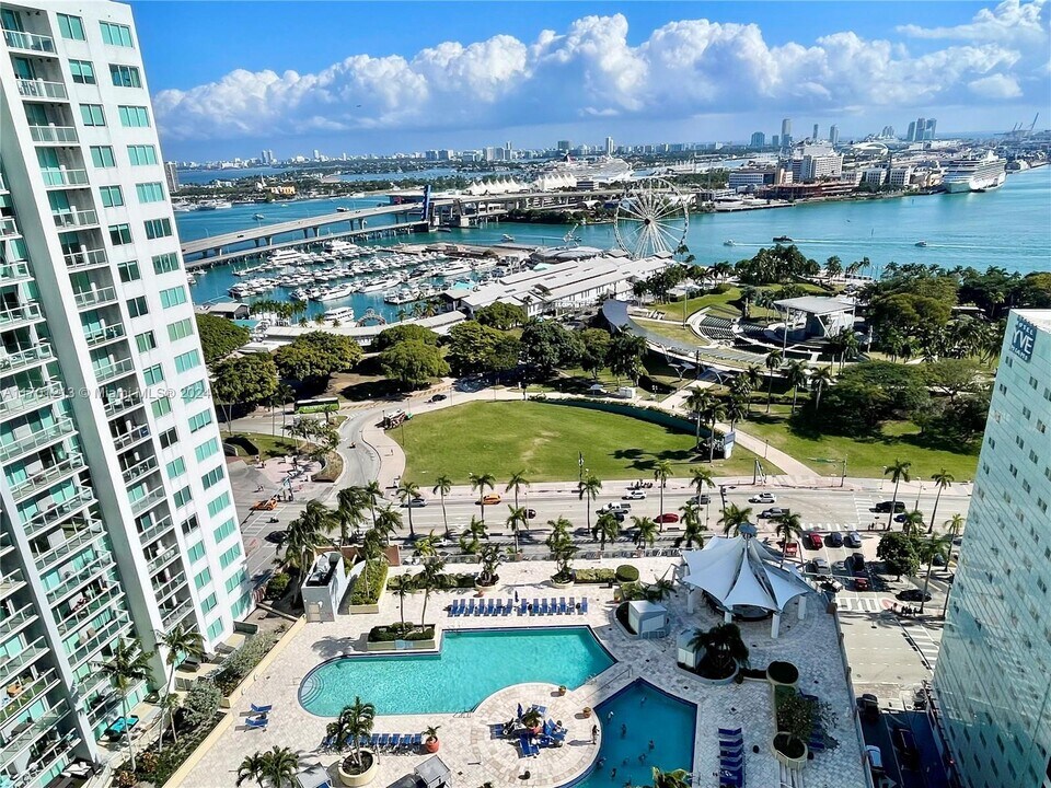 253 NE 2nd St, Unit 2409 in Miami, FL - Foto de edificio
