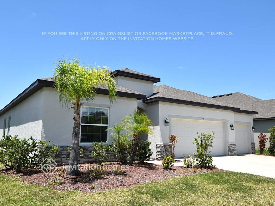 12449 Brick Cobblestone Dr in Riverview, FL - Foto de edificio