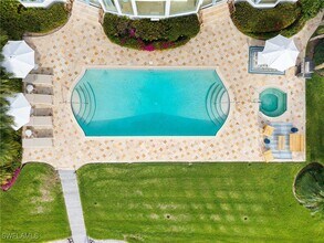 1060 Galleon Dr in Naples, FL - Building Photo - Building Photo