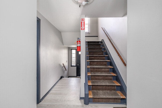 Classic American in Syracuse, NY - Building Photo - Lobby