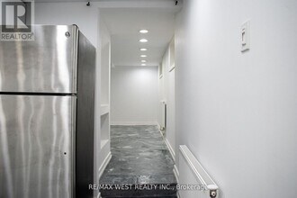 365 Silverthorn Ave in Toronto, ON - Building Photo - Building Photo
