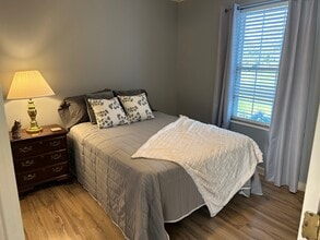 807 Elk Mills Rd in Elk Mills, MD - Foto de edificio - Building Photo