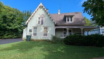 714 Glen Rock Ave in Waukegan, IL - Building Photo