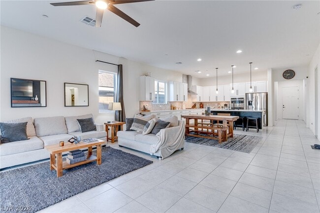 property at 332 Alto Avec Ln