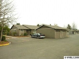 Wheatland Village Condominiums in Keizer, OR - Building Photo - Building Photo