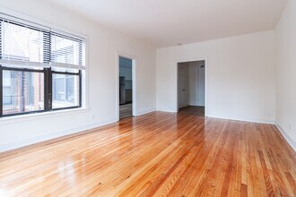 2819 N Pine Grove Ave, Unit 3A in Chicago, IL - Building Photo - Building Photo