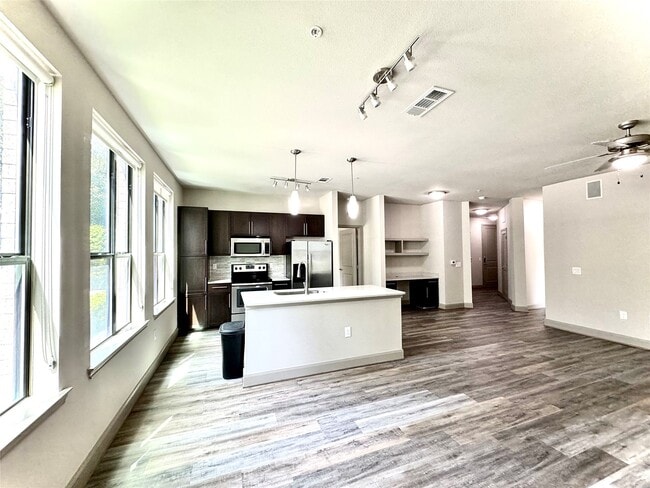 3788 Richmond Ave. in Houston, TX - Building Photo - Building Photo