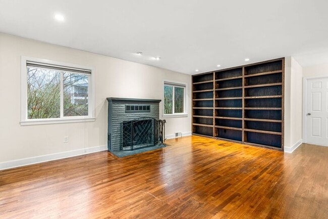 9702 SW Brookside Dr in Portland, OR - Building Photo - Building Photo