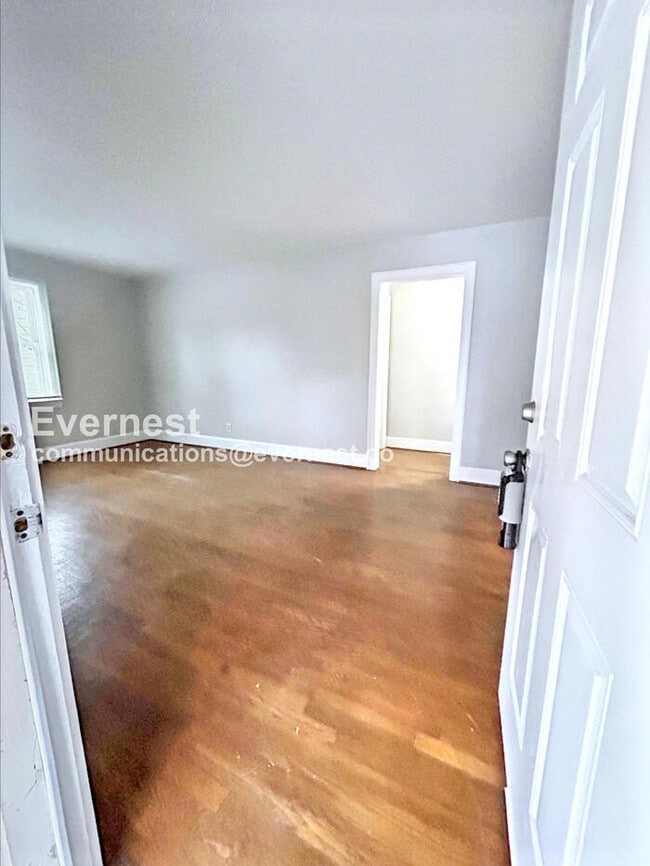 1715 Longview Dr in Winston-Salem, NC - Foto de edificio - Building Photo