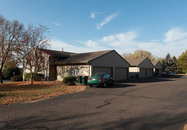 1453-1477 Emory Cir in River Falls, WI - Foto de edificio - Building Photo