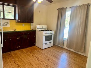 108 Robert E Lee in San Antonio, TX - Building Photo - Building Photo