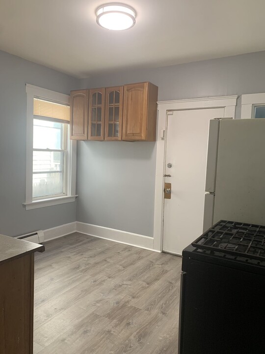 146 Spencer St, Unit 1 in Boston, MA - Building Photo