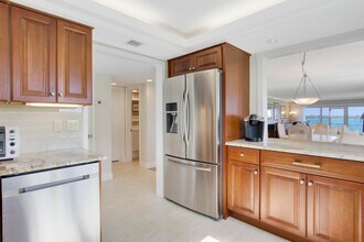 60 Yacht Club Dr in North Palm Beach, FL - Building Photo - Building Photo