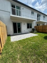 738 SE 13th Ct in Homestead, FL - Building Photo - Building Photo