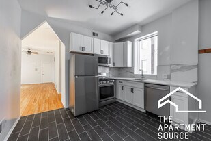 2736 W Chicago Ave, Unit 2R in Chicago, IL - Building Photo