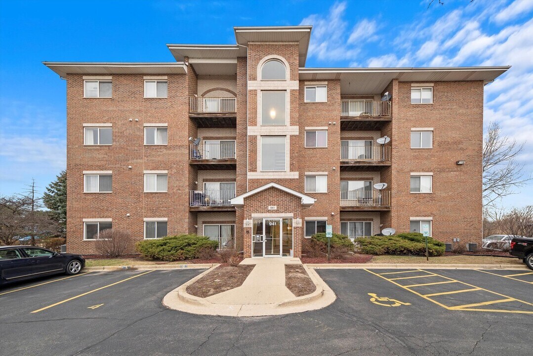 941 N Swift Rd in Addison, IL - Building Photo