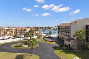 8711 Blind Pass Rd in St. Petersburg, FL - Building Photo