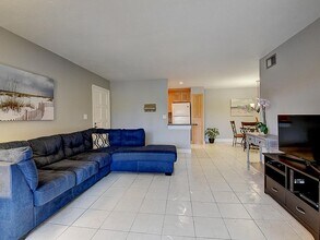 1291 NW 13th St, Unit 446D in Boca Raton, FL - Building Photo - Building Photo