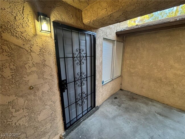 2743 Kline Cir in Las Vegas, NV - Building Photo - Building Photo