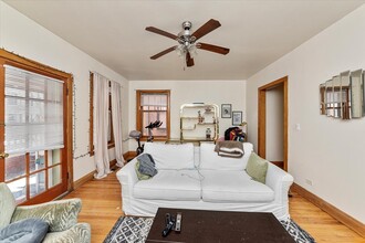 910 W Gunnison St, Unit 1 in Chicago, IL - Building Photo - Building Photo