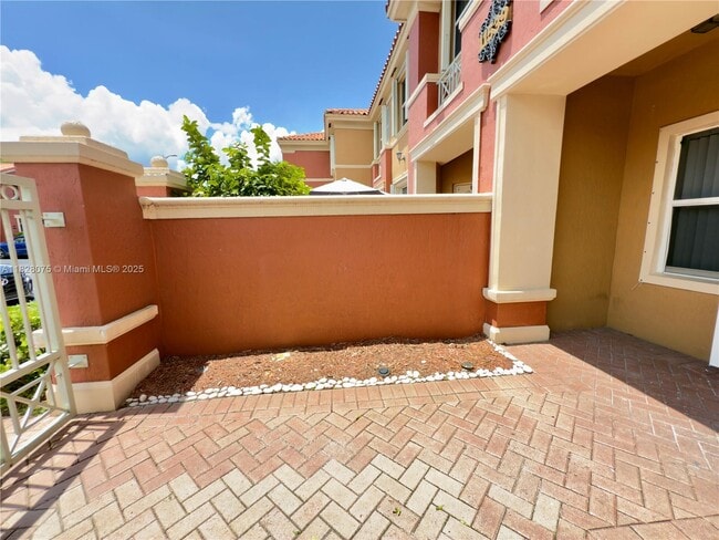 11539 NW 60th Terrace in Doral, FL - Building Photo - Building Photo