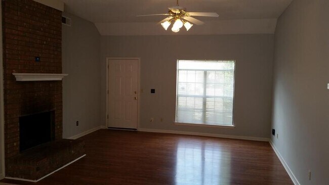 5428 Gardendale St in Memphis, TN - Building Photo - Building Photo