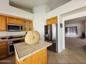 44524 37th St W in Lancaster, CA - Building Photo - Building Photo