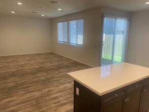 24287 White Willow Ave in Murrieta, CA - Building Photo - Building Photo