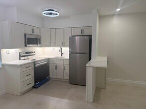 2725 Middle River Dr in Fort Lauderdale, FL - Building Photo - Building Photo